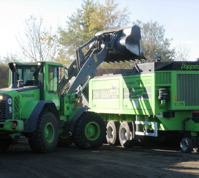 Befüllen eines Abtransportcontainers